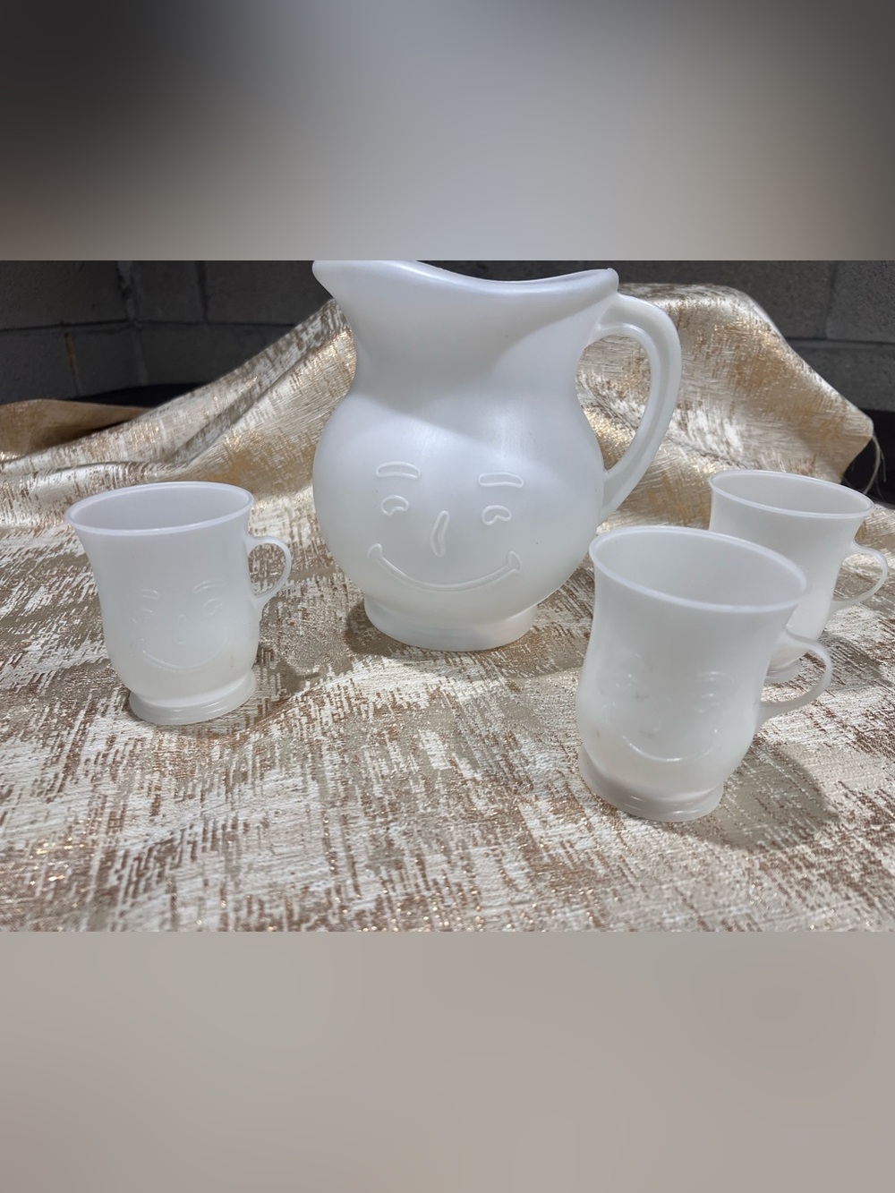 Vintage Kool Aid Man 2 Quart Plastic Pitcher And 2 Cups 1980's Vintage